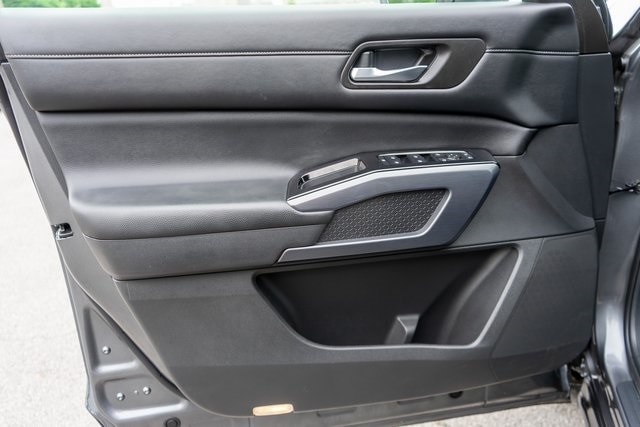 Vehicle image 22 of 35
