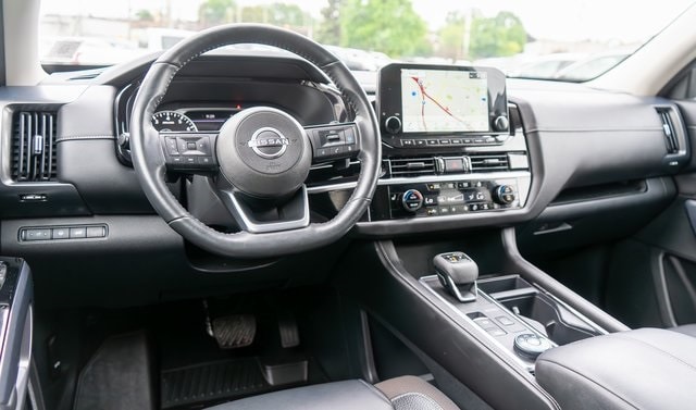 Vehicle image 12 of 35