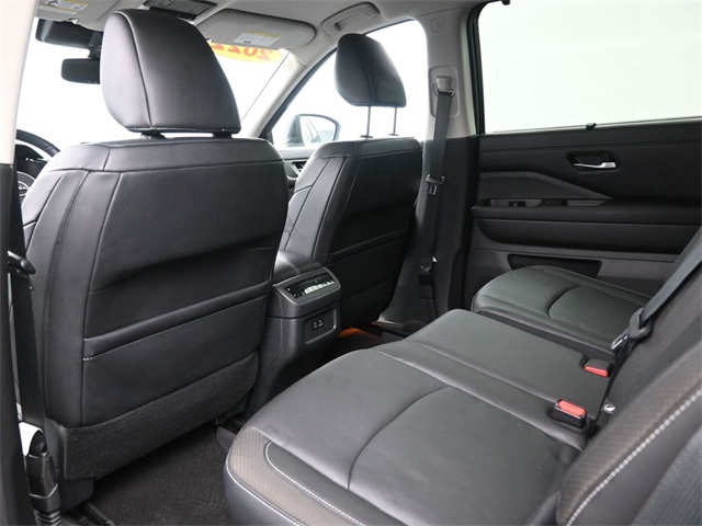 Vehicle image 39 of 69