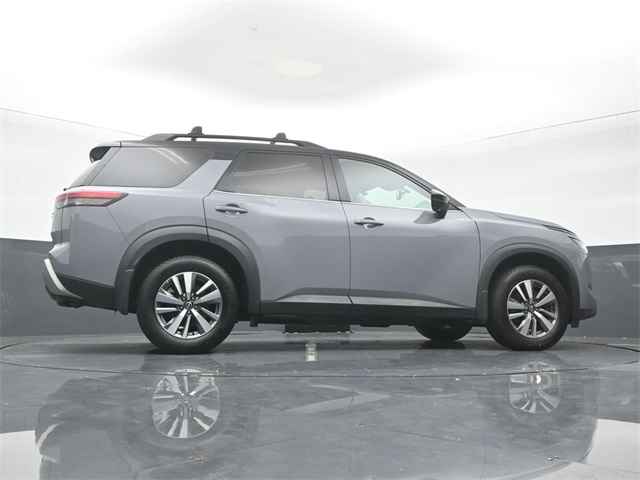 Vehicle image 13 of 69