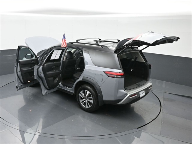 Vehicle image 28 of 69