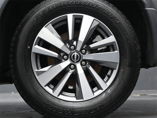 Vehicle image 33 of 69