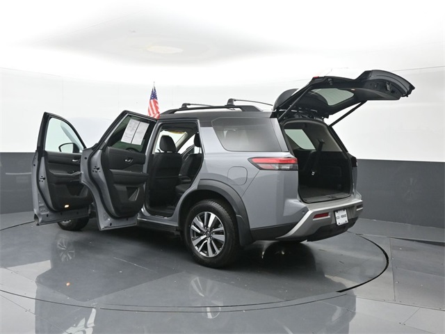 Vehicle image 29 of 69