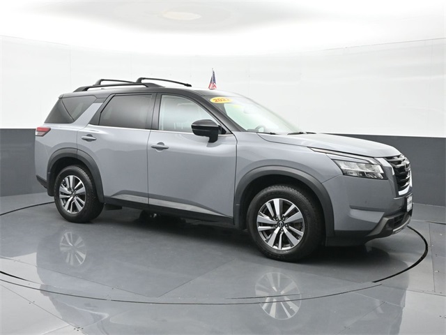 Vehicle image 10 of 69