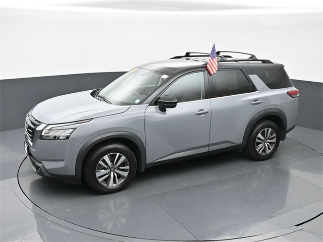 Vehicle image 2 of 69