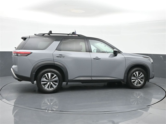 Vehicle image 21 of 69