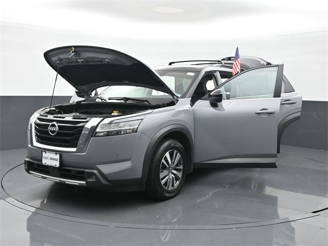 Vehicle image 6 of 69
