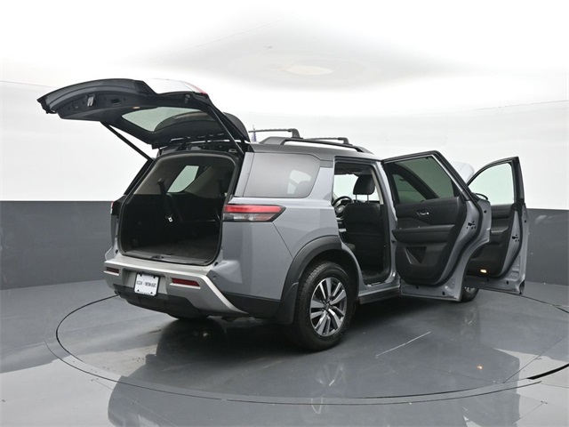 Vehicle image 18 of 69