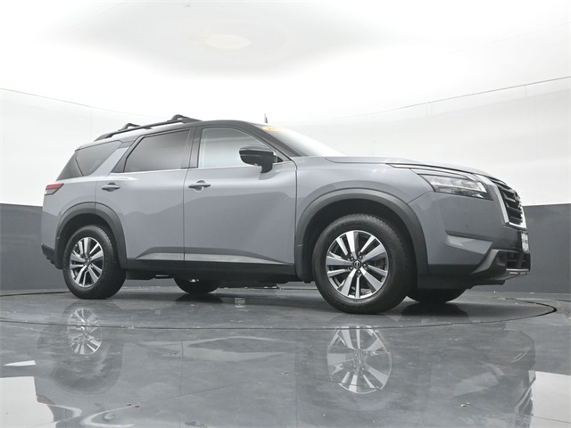 Vehicle image 14 of 69