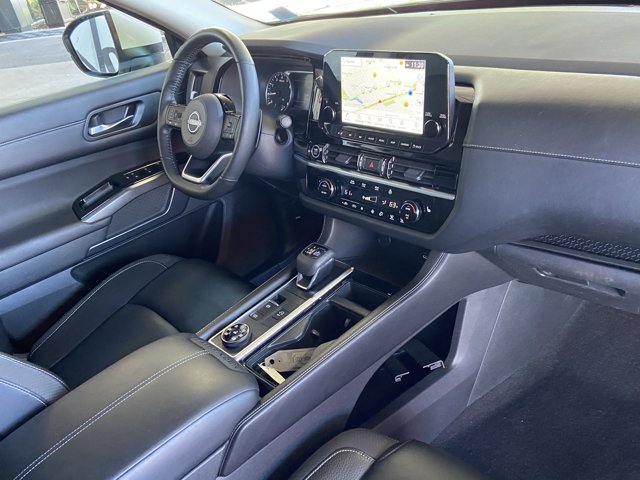 Vehicle image 25 of 31