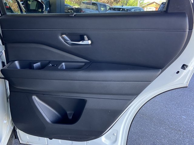 Vehicle image 28 of 31