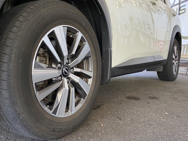 Vehicle image 11 of 31