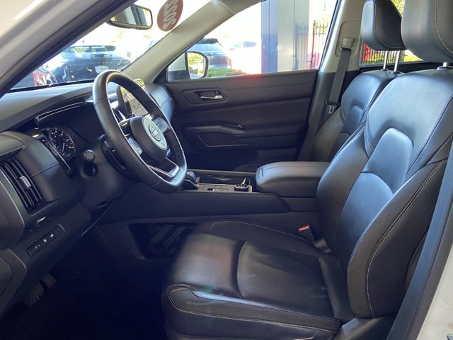 Vehicle image 22 of 31