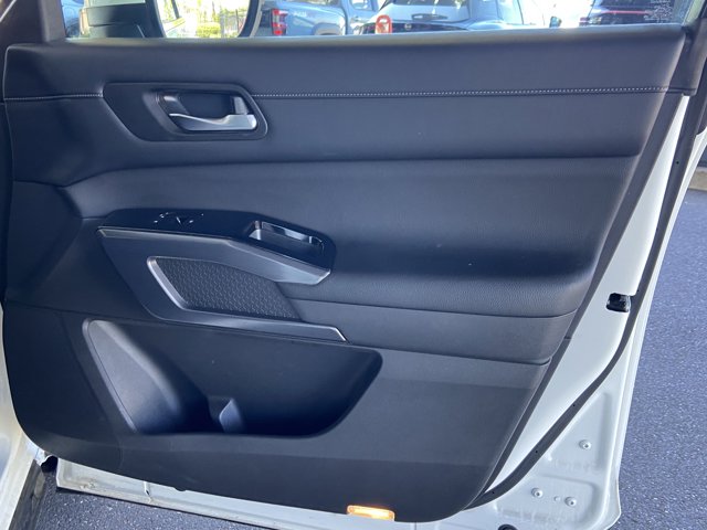 Vehicle image 8 of 31