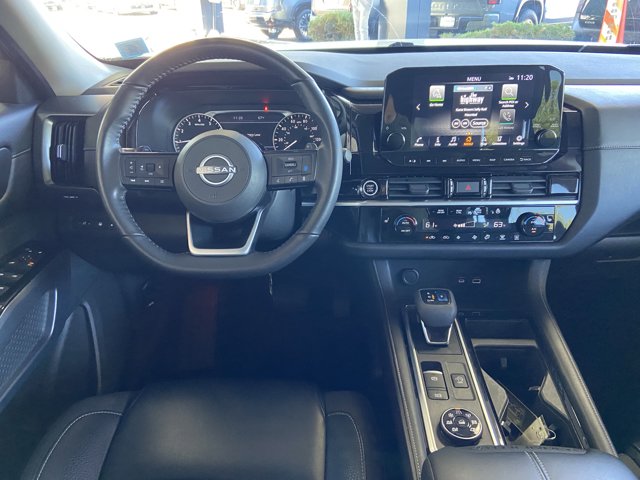 Vehicle image 13 of 31