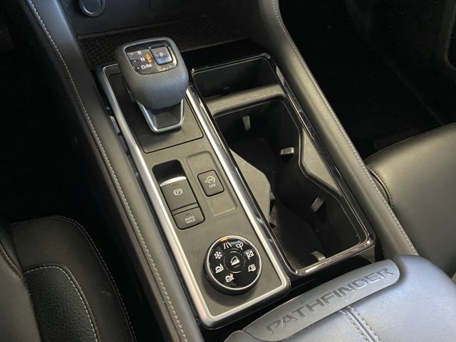 Vehicle image 21 of 31