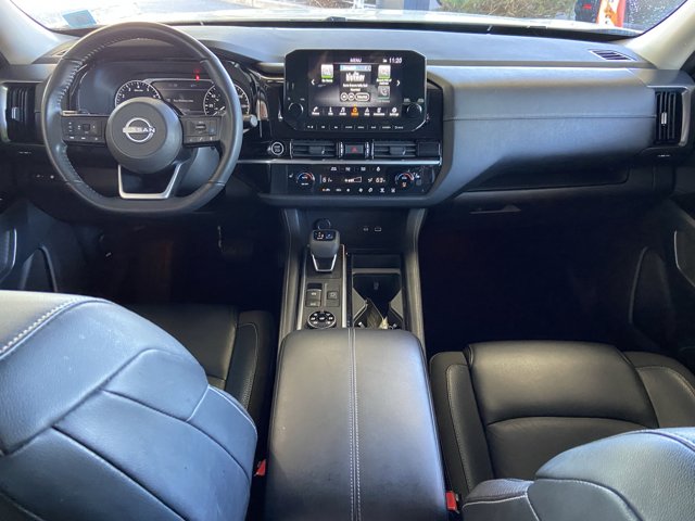 Vehicle image 12 of 31