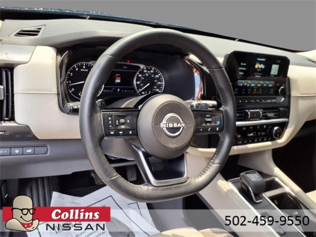 Vehicle image 17 of 28