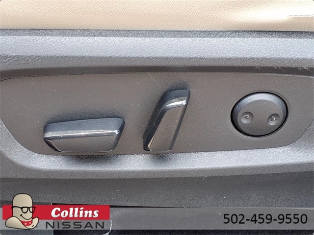 Vehicle image 23 of 28