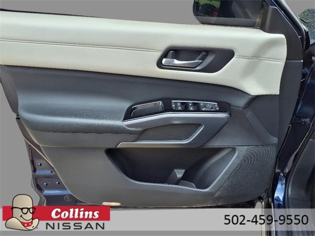 Vehicle image 22 of 28
