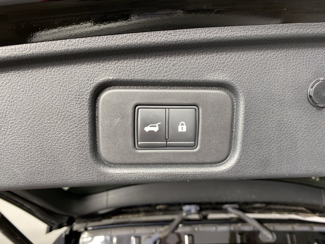 Vehicle image 32 of 33