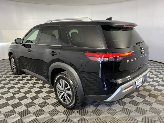 Vehicle image 7 of 33
