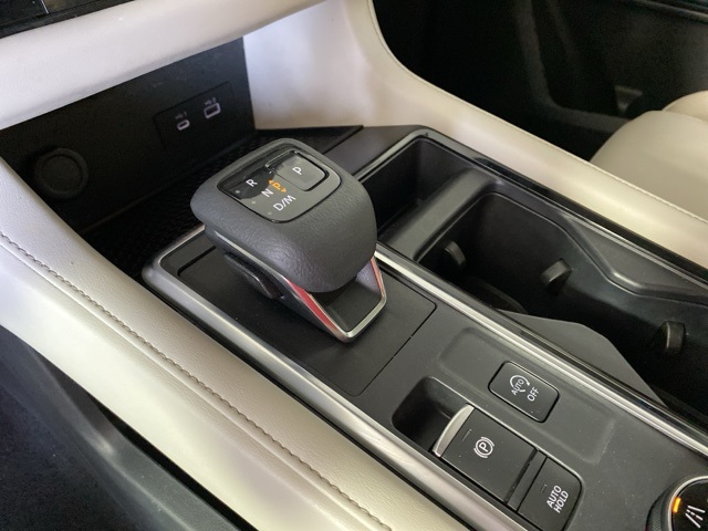 Vehicle image 25 of 33