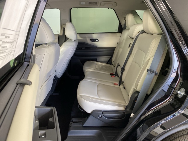 Vehicle image 16 of 33