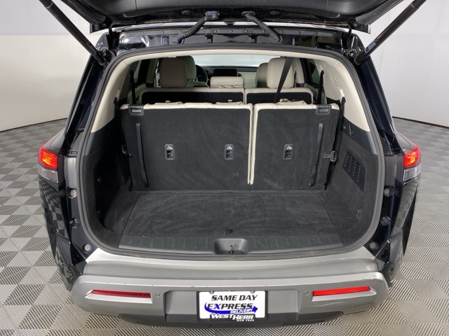 Vehicle image 11 of 33