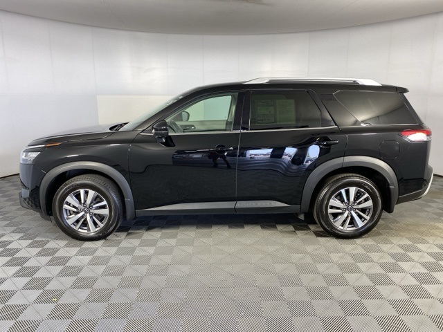 Vehicle image 8 of 33