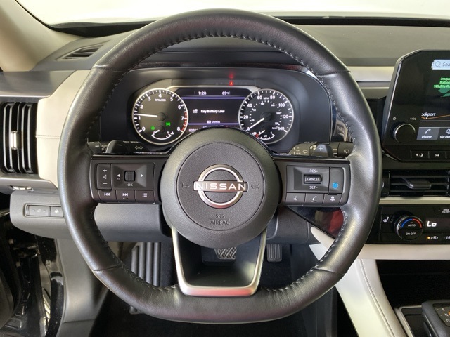 Vehicle image 18 of 33
