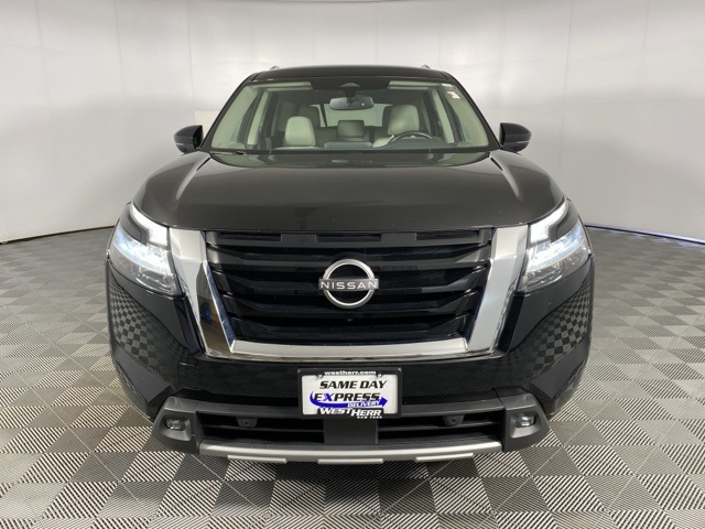 Vehicle image 2 of 33