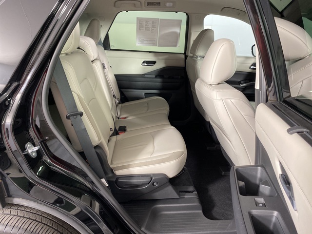 Vehicle image 13 of 33