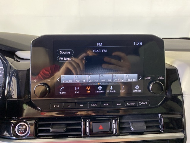 Vehicle image 22 of 33