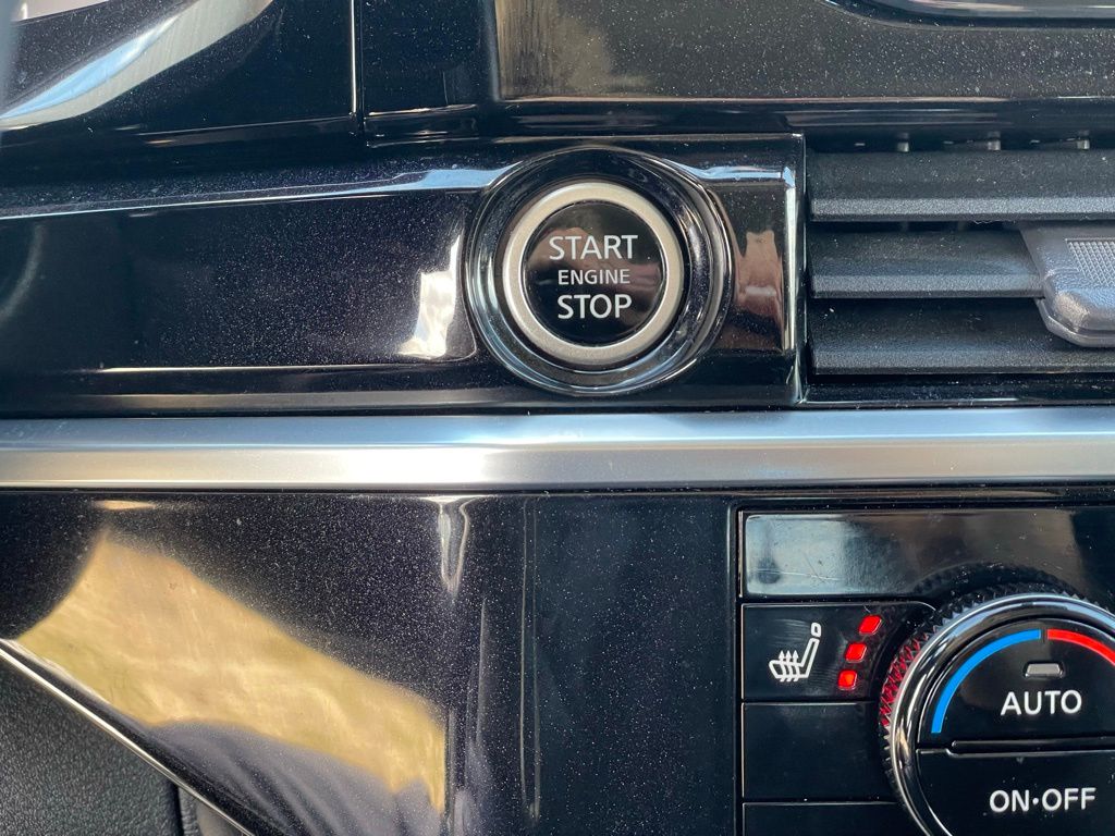 Vehicle image 25 of 33