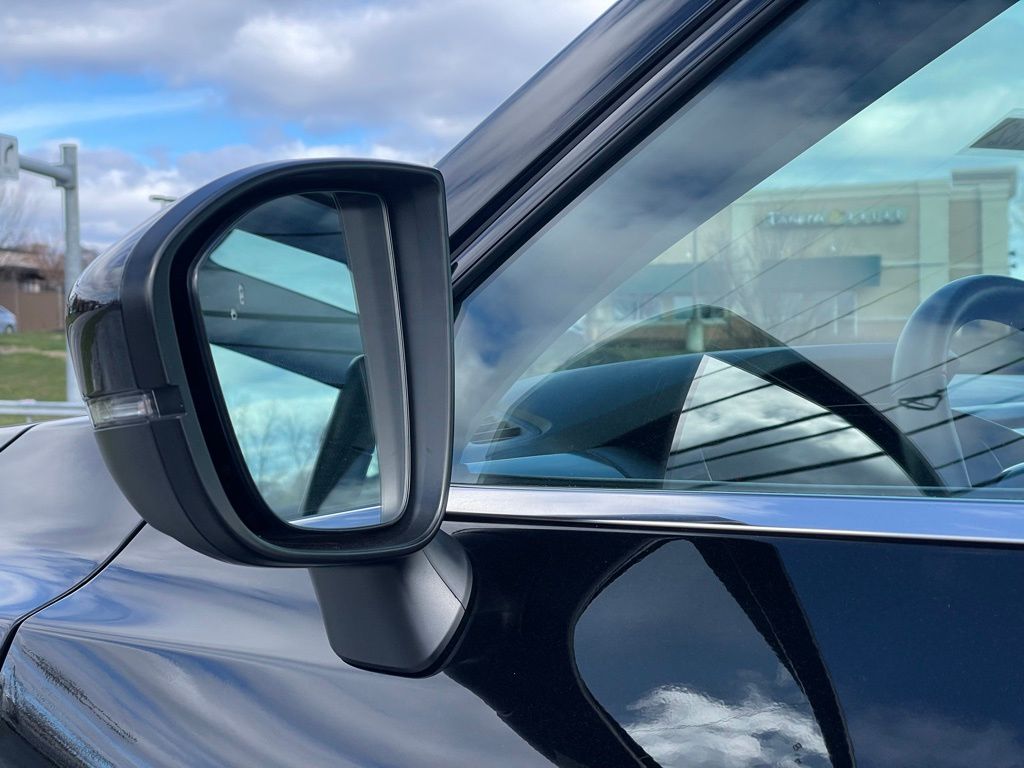 Vehicle image 13 of 33