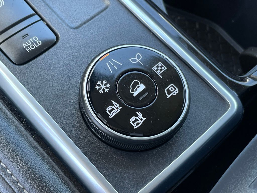 Vehicle image 22 of 33