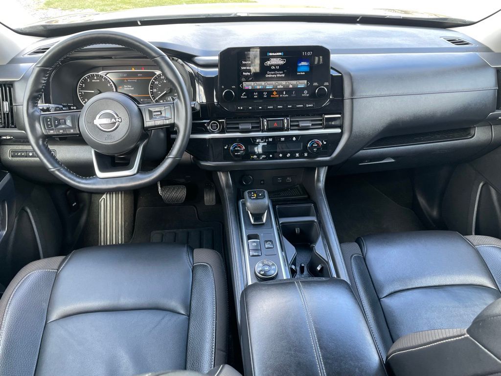 Vehicle image 12 of 33