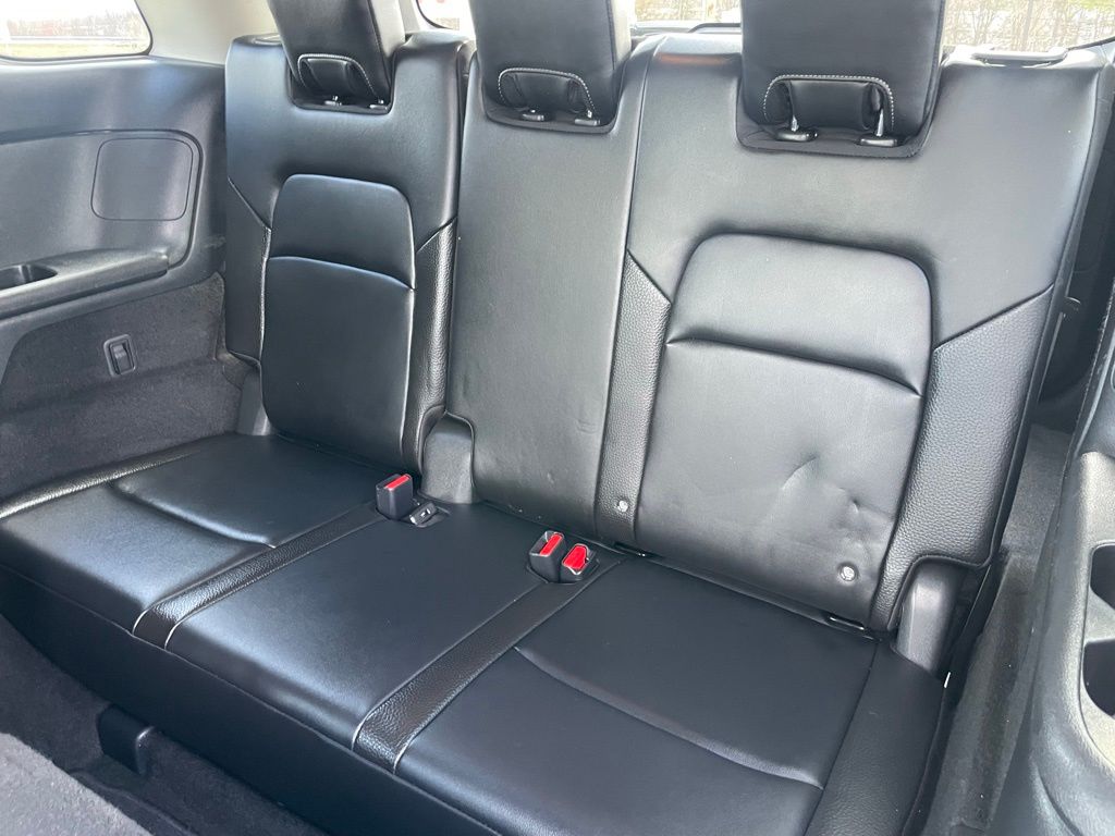 Vehicle image 10 of 33