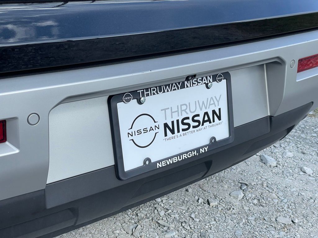 Vehicle image 24 of 33