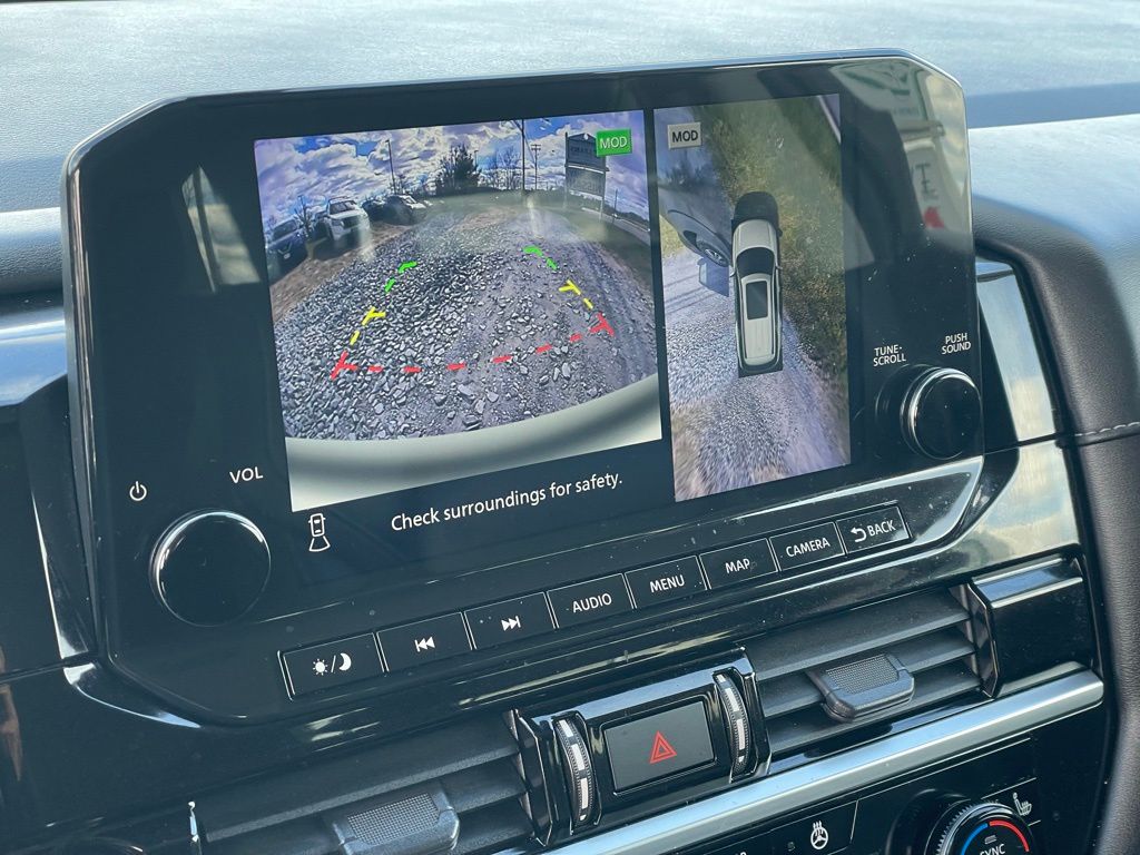 Vehicle image 15 of 33