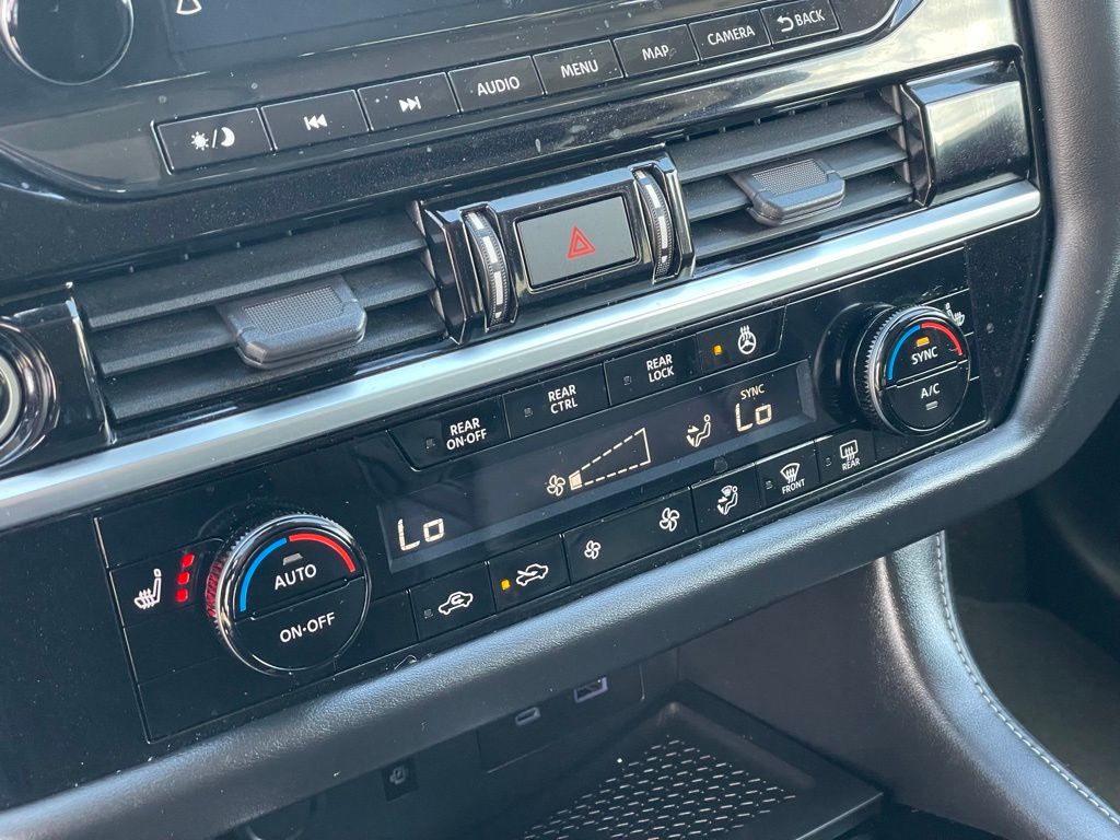 Vehicle image 16 of 33