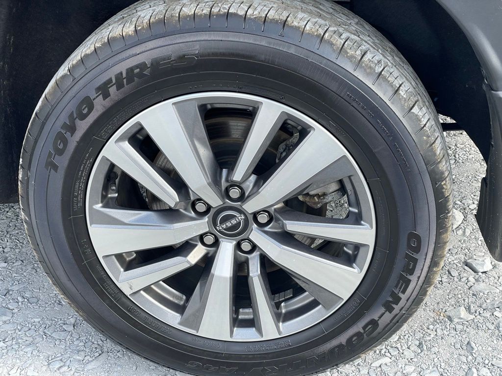 Vehicle image 6 of 33