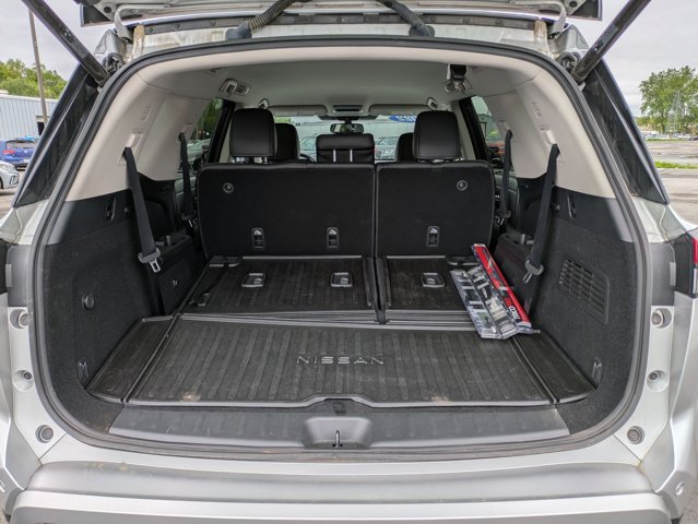 Vehicle image 21 of 26