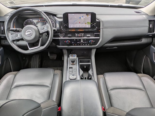 Vehicle image 17 of 26
