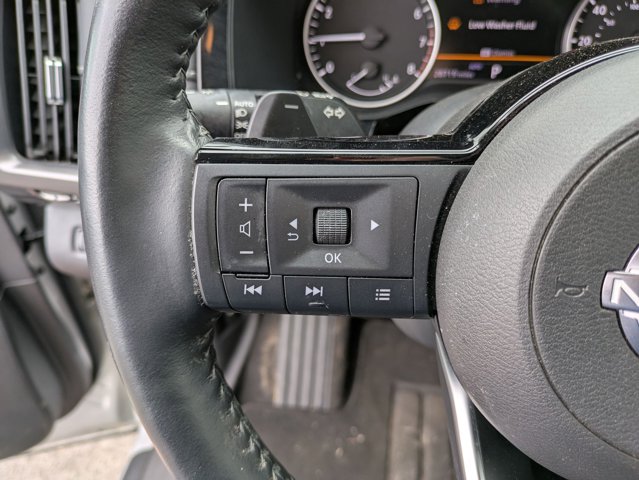 Vehicle image 9 of 26