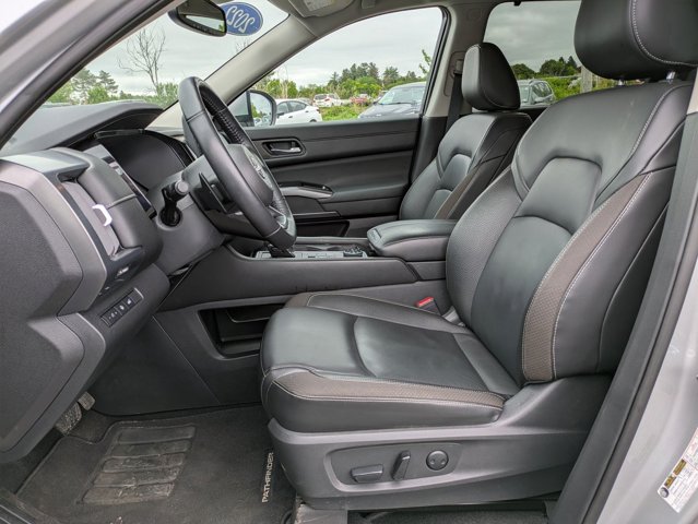Vehicle image 6 of 26