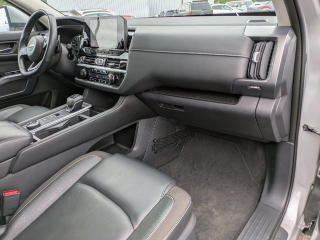 Vehicle image 24 of 26