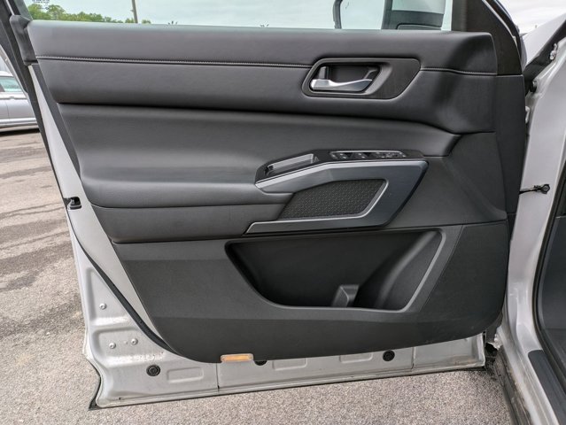 Vehicle image 5 of 26