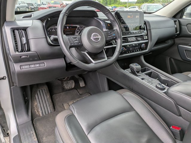 Vehicle image 7 of 26